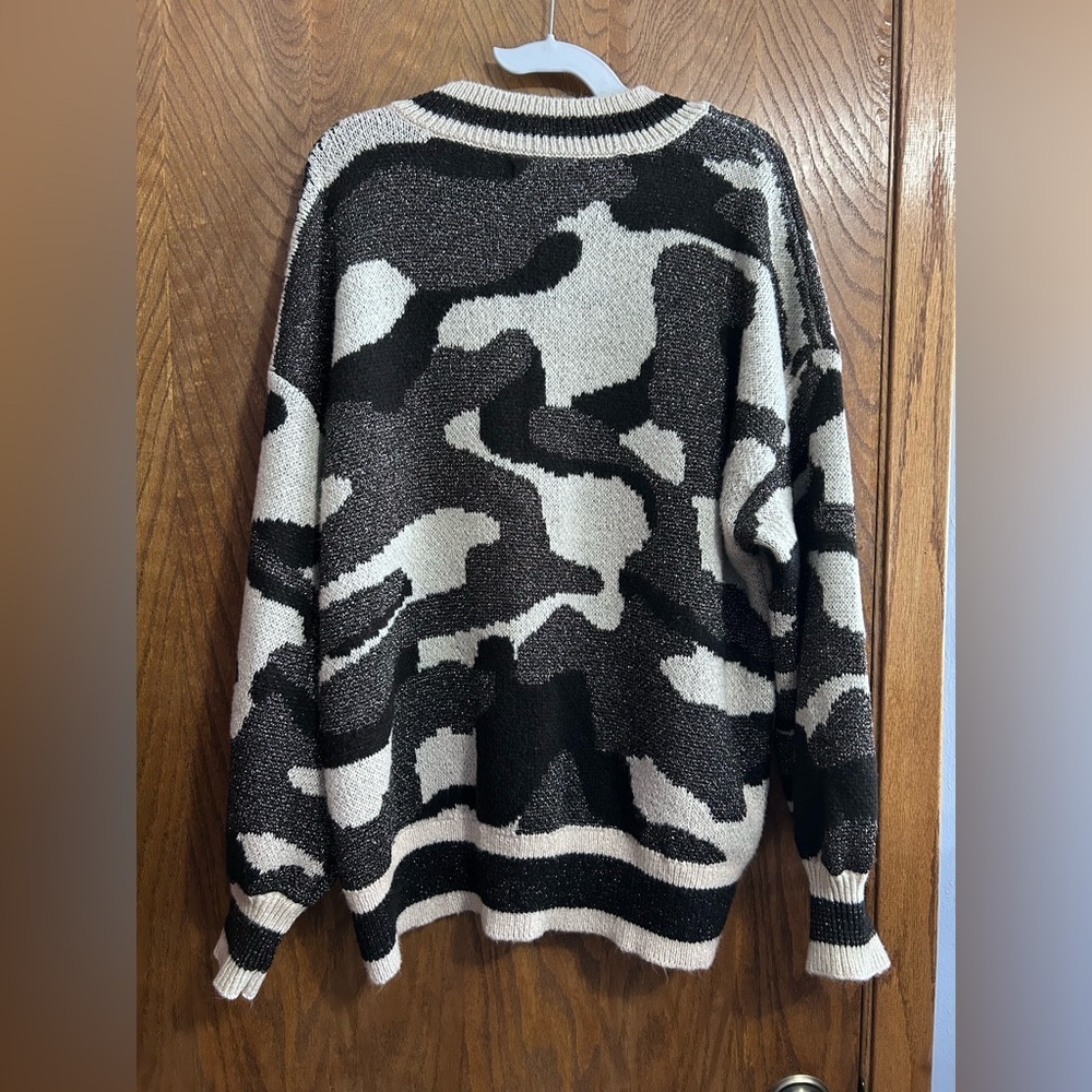 Nine West 1X camouflage v-neck sweater - Picture 3 of 4